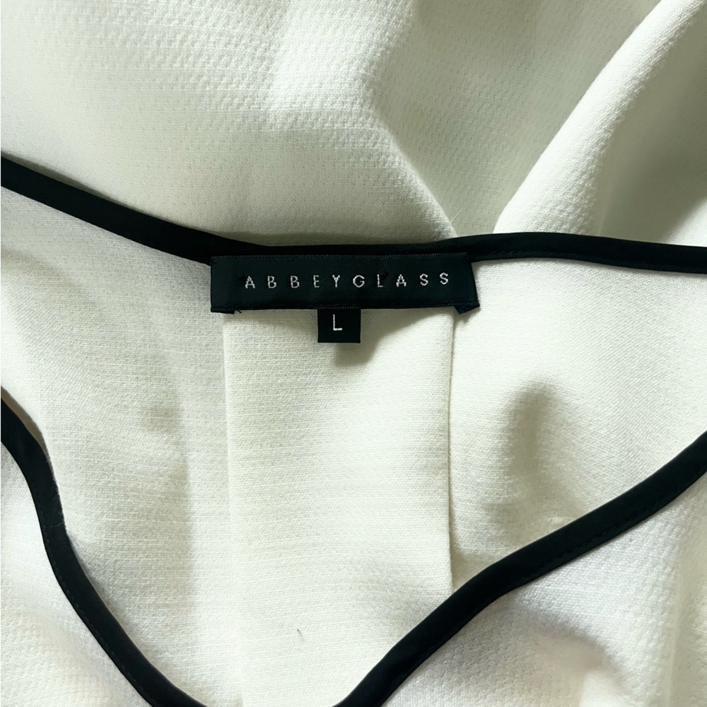 Abbey Glass Hi Lo Hem Blouse Women’s Large White or Cream w Black Trim Short Slv - Picture 3 of 8